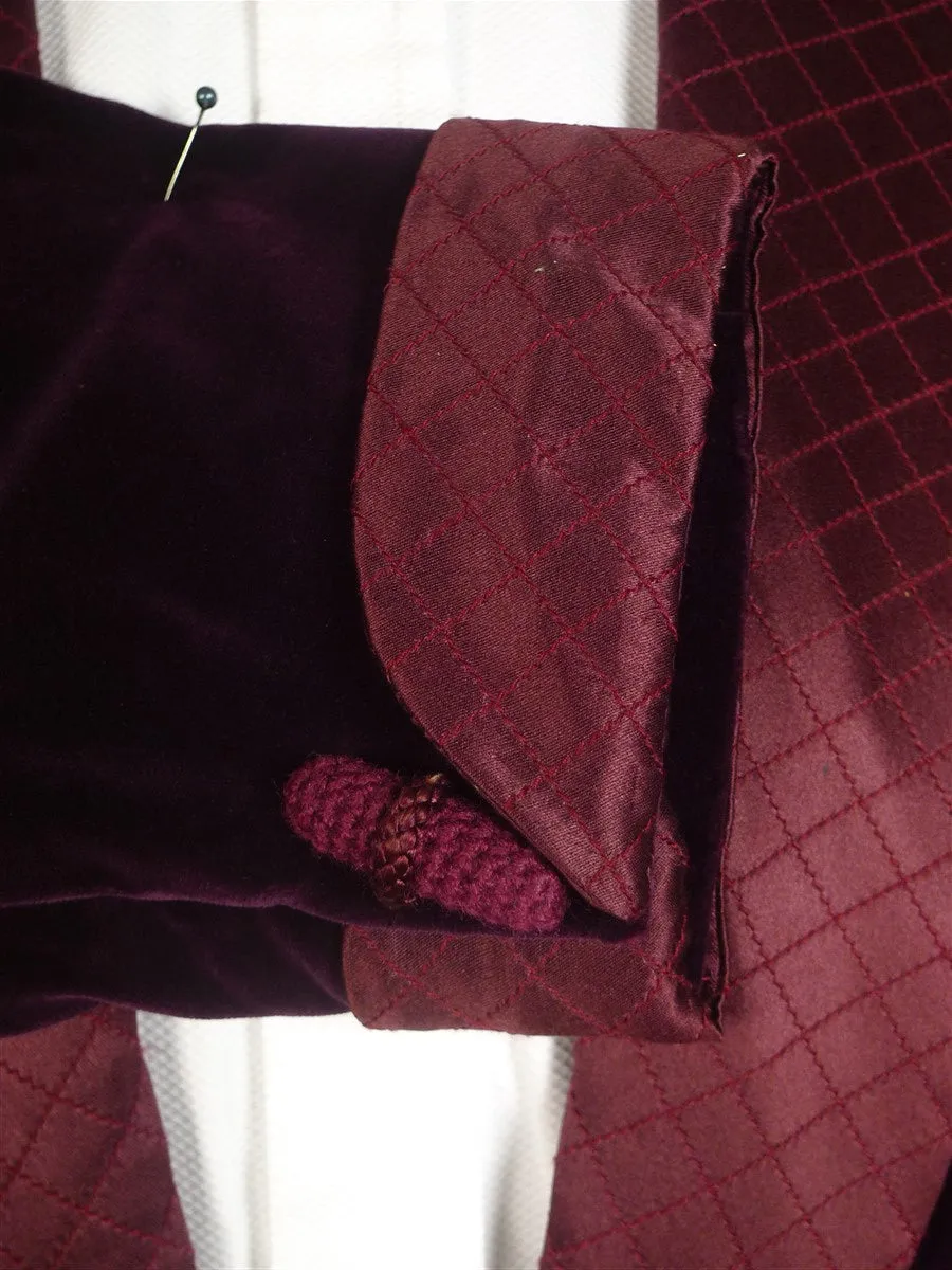 24/0978 beautiful 2007 redmayne bespoke burgundy red silk velvet smoking jacket w/ quilted silk facings 42 - 43 regular